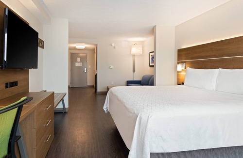 Largo Hotel | Holiday Inn Express Hotel & Suites Largo-Clearwater by IHG