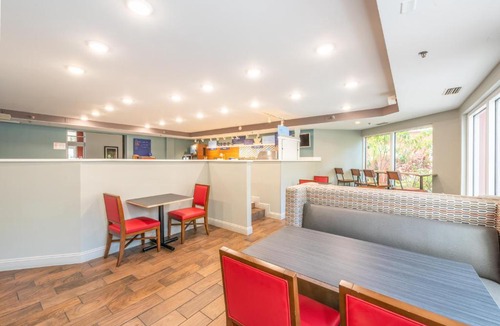 Trailer Estates Hotel | Holiday Inn Express Hotel & Suites Bradenton West by IHG