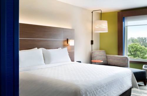 Middletown Hotel | Holiday Inn Express & Suites Middletown by IHG