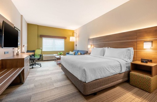 Melbourne Hotel | Holiday Inn Express & Suites West Melbourne by IHG
