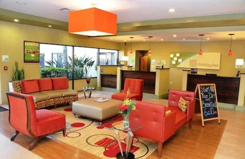 Fort Myers Hotel | Holiday Inn Fort Myers - Downtown Area, an IHG Hotel