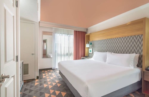 Boca Raton Hotel | Holiday Inn & Suites Boca Raton - North