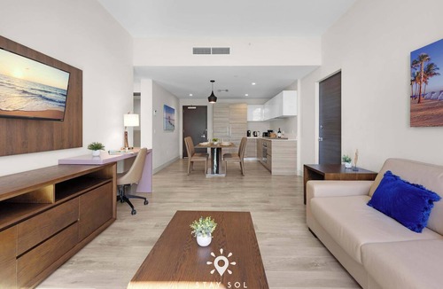 Hollywood Apartment | Hollywood Beach: Hot Tub| Amazing Pool