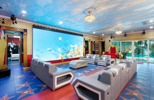 Windwood Bay House | Hollywood Themed Mega Mansion/Sleeps 62!/Your own Lazy River/Firepit/