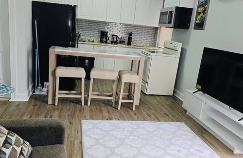 Elizabeth House | Home away from home 5 minutes away EWR Airport