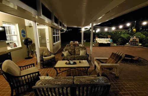 Lakeland House | Home sweet home under the oaks, Large Patio, Central Location