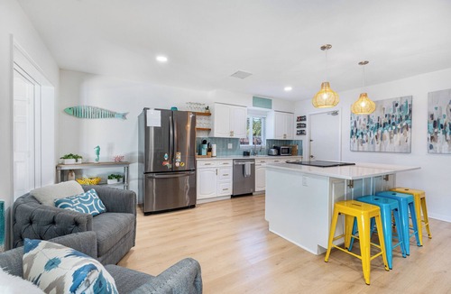 Walsingham House | Hot Tub & Heated Pool! 4 Bedroom Largo Getaway!