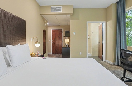 Parsippany Hotel | Hotel Troy, Trademark Collection by Wyndham