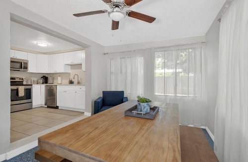 Gulf Gate Estates House | HotTub Retreat w/Big Private Fenced Yard by Beach