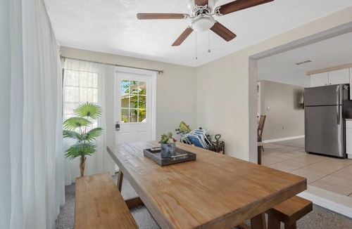 Gulf Gate Estates House | HotTub Retreat w/Big Private Fenced Yard by Beach