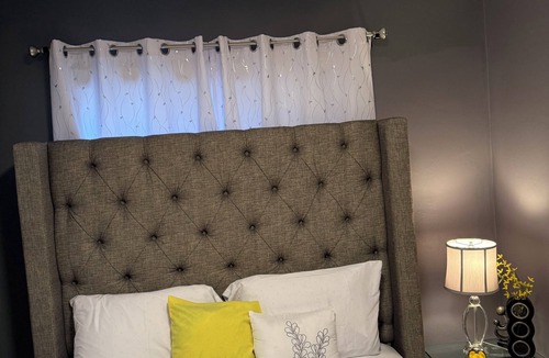 Sunrise House | House Apartment Suite