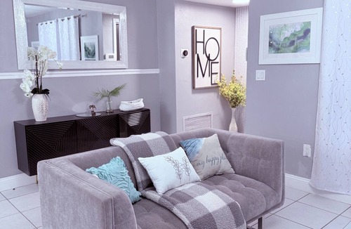 Sunrise House | House Apartment Suite