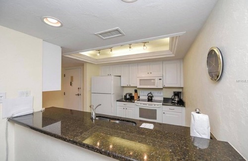 Siesta Key Condo | House of the Sun Top Floor 2 Bdrm/2 Bath