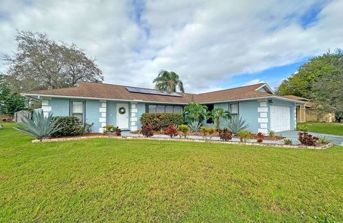 Port Saint Lucie House | House, sleeps 8, near parks, beaches, centrally located! nn