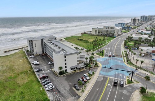 Daytona Beach Hotel | Howard Johnson by Wyndham Oceanfront Daytona Beach