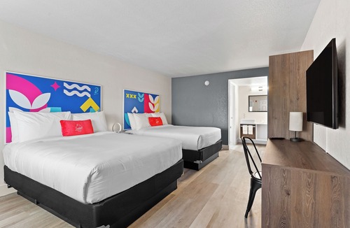 Kissimmee Hotel | Howard Johnson by Wyndham Orlando Lake Buena Vista South
