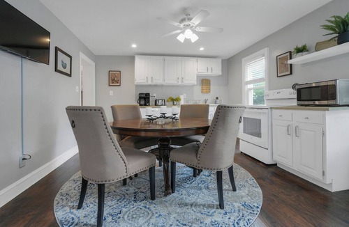 North Wales Apartment | Huckleberry Haven: 4-bedroom Luxury Apartment