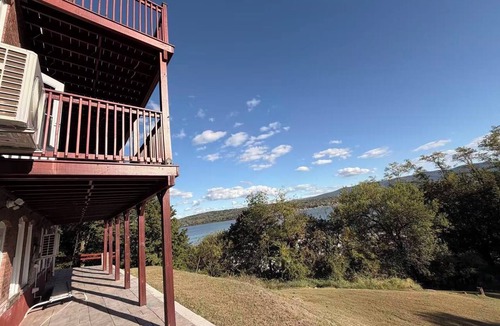 Middle Hope Apartment | Hudson Valley Top Weekend Getaway with River View