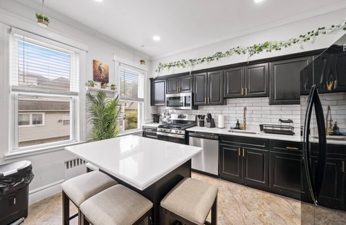 Bayonne House | ✨ Huge Family Retreat Near NYC, MetLife & American Dream Mall