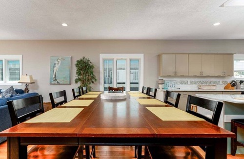 Golden Mile House | Huge oceanfront pet friendly home with large yard