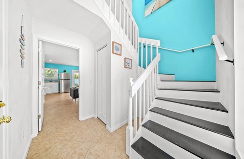Fort Pierce House | Hutchinson Island Beach House - Pool, BBQ, Kayaks, Bikes, Games & Sleeps 10