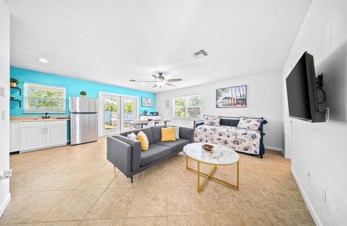 Fort Pierce House | Hutchinson Island Beach House - Pool, BBQ, Kayaks, Bikes, Games & Sleeps 10