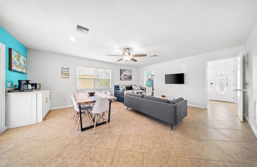 Fort Pierce House | Hutchinson Island Beach House - Pool, BBQ, Kayaks, Bikes, Games & Sleeps 10