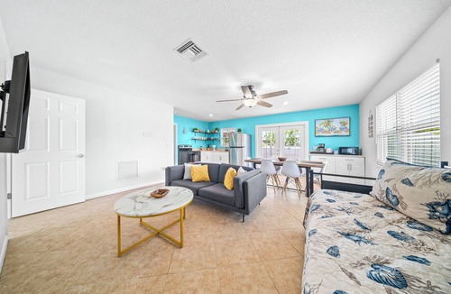 Fort Pierce House | Hutchinson Island Beach House - Pool, BBQ, Kayaks, Bikes, Games & Sleeps 10