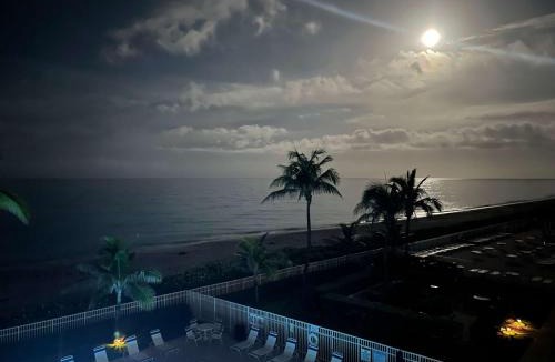 Hutchinson Island South House | Hutchinson Island BeachFront Heated Pool Balcony Top Floor