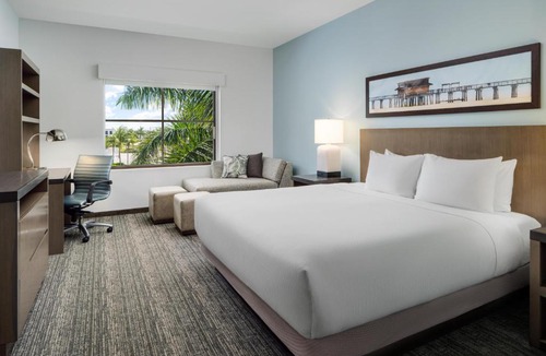 Naples Hotel | Hyatt House Naples 5th Avenue
