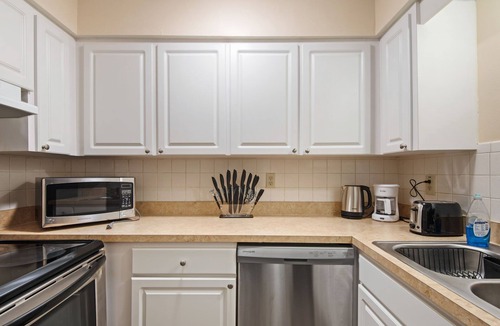 Hyde Park Apartment | Hyde Park ★ King Bed w/Office by TGH/Bayshore/UT