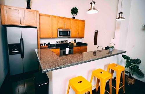 Arcadia Apartment | Ideal for long stays w/2 king beds, gym & pool