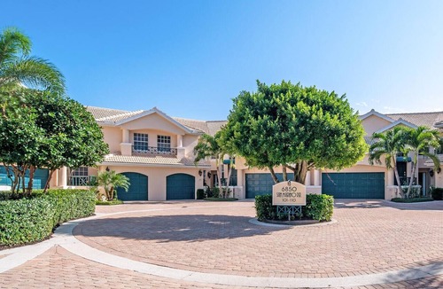 Beauville Condo | Immaculate 3br condo, world class Pelican Bay beach amenities