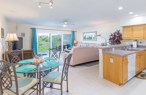 Indian Shores Condo | Immaculate Indian Shores Condo With Amazing Views In Quiet Captian's Cove.