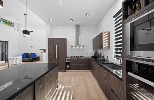 Vamo House | IMMODERATE HOME,PRIVATE CINEMA ROOM, HUGE SALT POOL, VERY OWN SPORTS COURTS