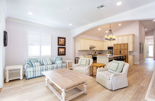 Naples Park House | Imola 4BR Pool Home | Near Beach & Mercato
