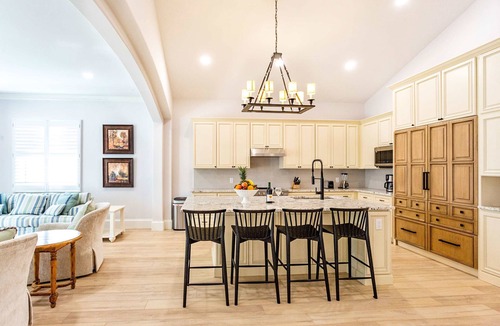 Naples Park House | Imola 4BR Pool Home | Near Beach & Mercato