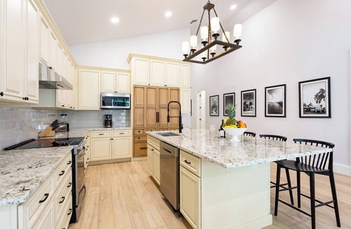 Naples Park House | Imola: Newly Remodeled Pool Home Minutes from Vanderbilt Beach. Family-Friendly Retreat with 4 BR, 3.5 Bathrooms, and Private Screened Pool. Perfect Location Near Mercato and Naples Attractions