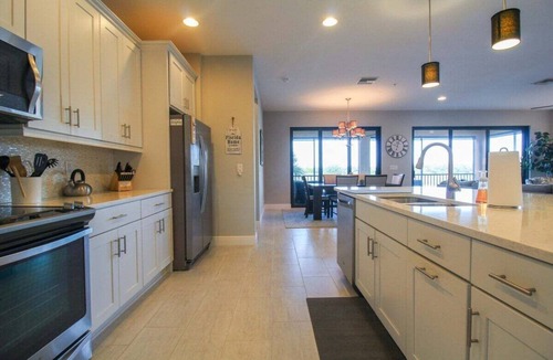 Venice House | Impeccable 3 BR/2 BA home with expansive lake view - Serenity Garden