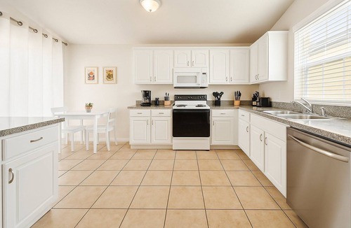 Indian Wells Villa | Indian Wells 3BR Home w/Pool — 10 min to Disney