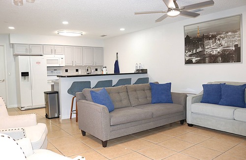 Lakeland House | Indigo City Escape