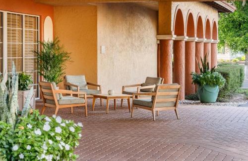 Park Shore Hotel | Inn of Naples, Tapestry Collection by Hilton