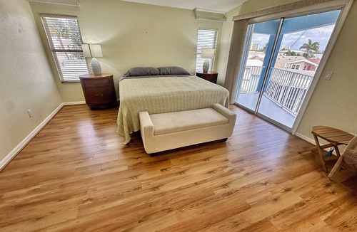 Nettles Island House | Interior Home 3 Bed 2 1/2 bath near marina