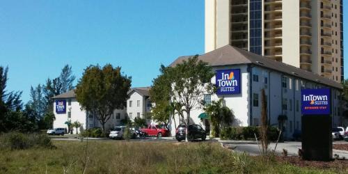 Villas Hotel | InTown Suites Extended Stay Fort Myers FL
