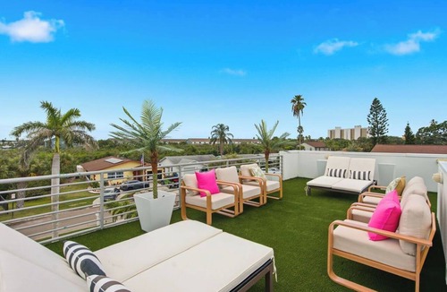 Indian Rocks Beach House | IRB Vice, golf cart, rooftop deck & heated pool