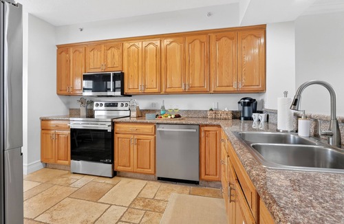 Islamorada Apartment | Isla Santorini | Islamorada Waterfront Condo, Ensuites, Pool, Hot Tub