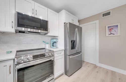 Sanibel Condo | Island Beach Club P2B – Newly Renovated Beach View Retreat
