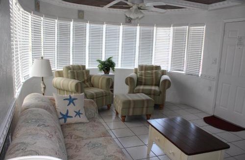 Venice Hotel | Island Breeze Inn - Venice