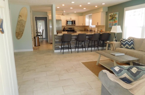 Siesta Key House | ISLAND BREEZE SHORT WALK TO BEACH AND VILLAGE