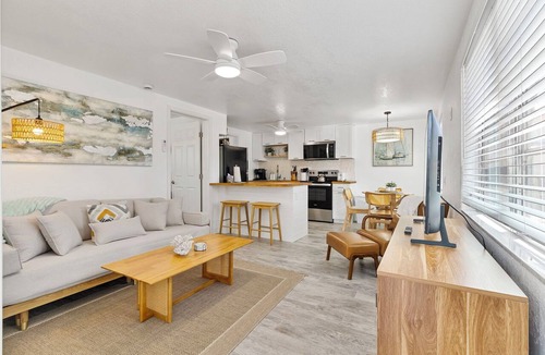 Englewood Condo | Island Condo Sun & Fun, Deeded Beach (Suite 1)
